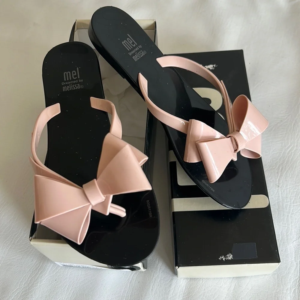New in the box Mel, dreamed by Melissa harmonic bow III INF black/pink girls